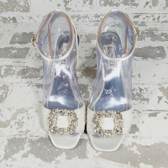 New Badgley Mischka Nixie White Charm Heeled Sandal H658 - Picture 4 of 14